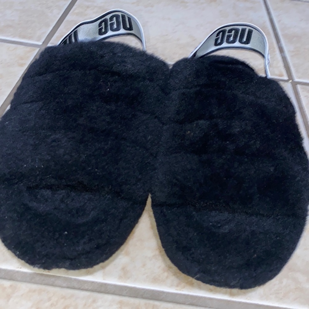 Ugg fluffy sandals